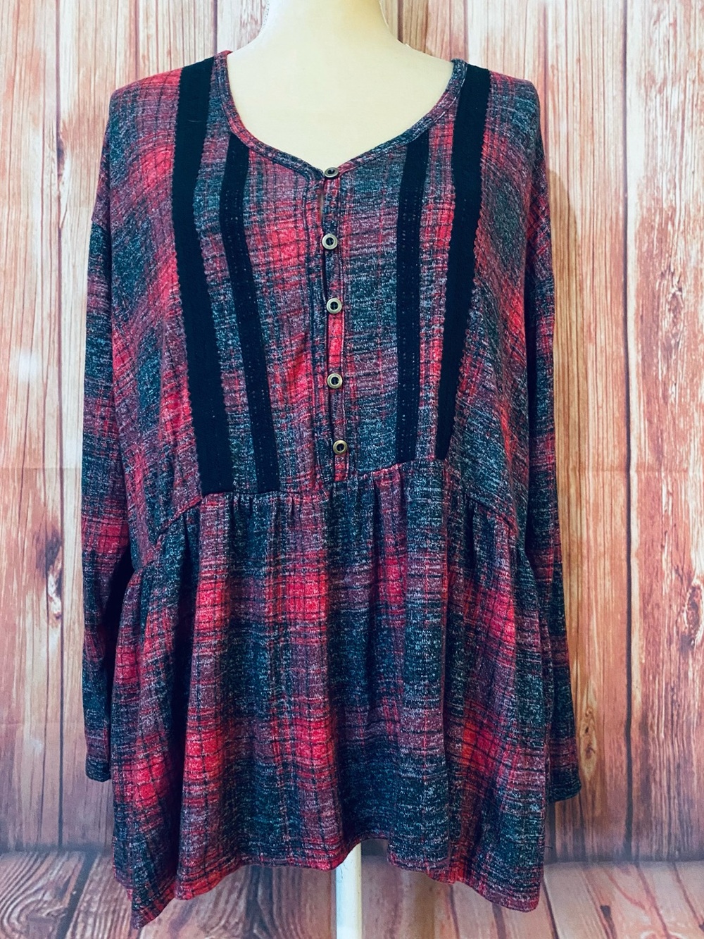 Women’s 0X Blouse Maurice’s Red Gray Plaid Long Sleeves V Neck Buttons Soft
